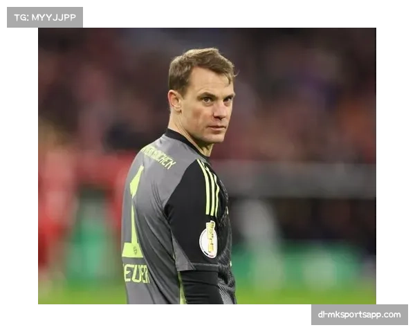 拜仁防线连续失误，诺伊尔出击脱手导致第二粒失球